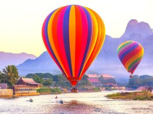 Vang Vieng, ascesa, caduta e rinascita di un piccola cittadina laotiana